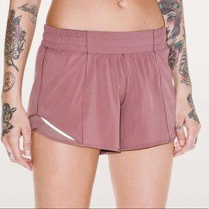 VGUC 🍋 Lululemon Hotty Hot Shorts: Long 4” in Dusty Pink